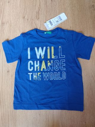 Camiseta azul Benetton para niño de 1 año.