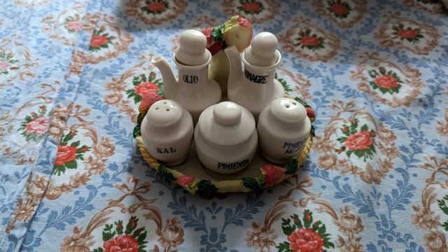 Set da tavola per condimenti