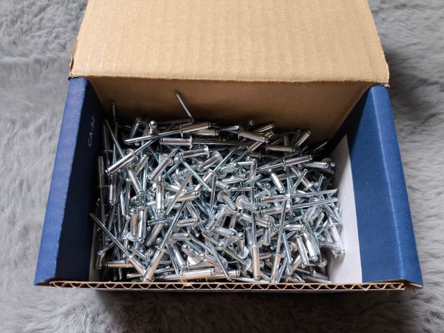 Rivetti in alluminio