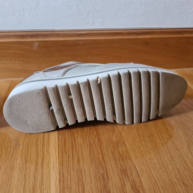 Zapatos plateados de Zara