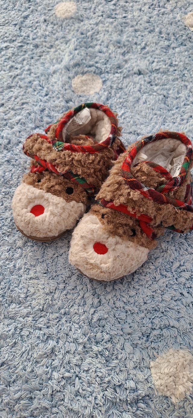 Zapatillas nuevas casa num 24_25