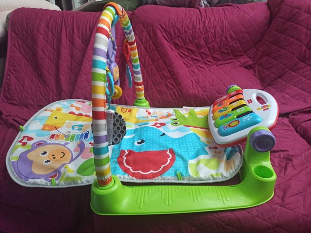 Parque juegos y piano Fisher Price 