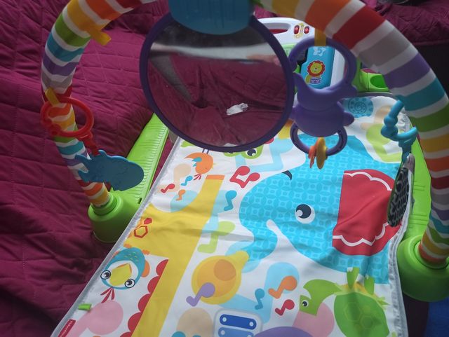 Parque juegos y piano Fisher Price 