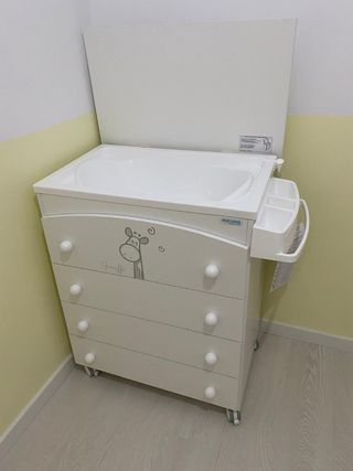 Mueble cambiador y bañera