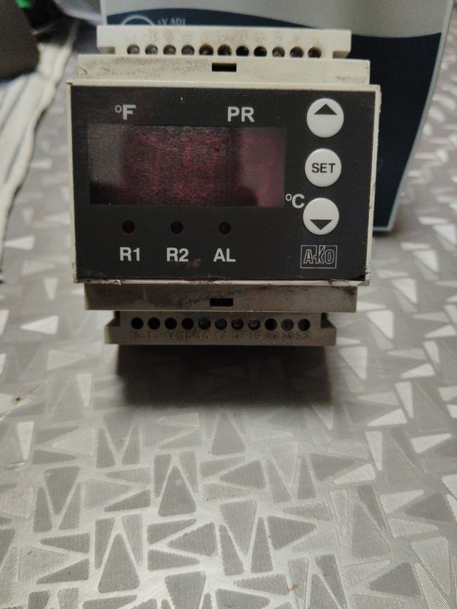 Controlador temperatura AKO