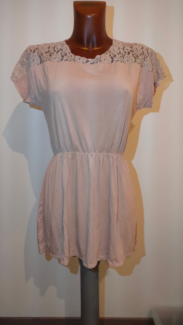 Abito corto con pizzo