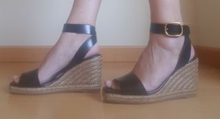 Sandalias de cuña de Massimo Dutti 