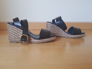 Sandalias de cuña de Massimo Dutti 