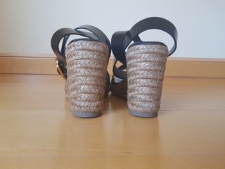 Sandalias de cuña de Massimo Dutti 