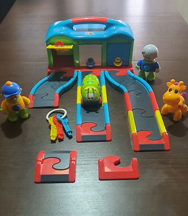 Garaje BeepBeep y muñecos Tolo