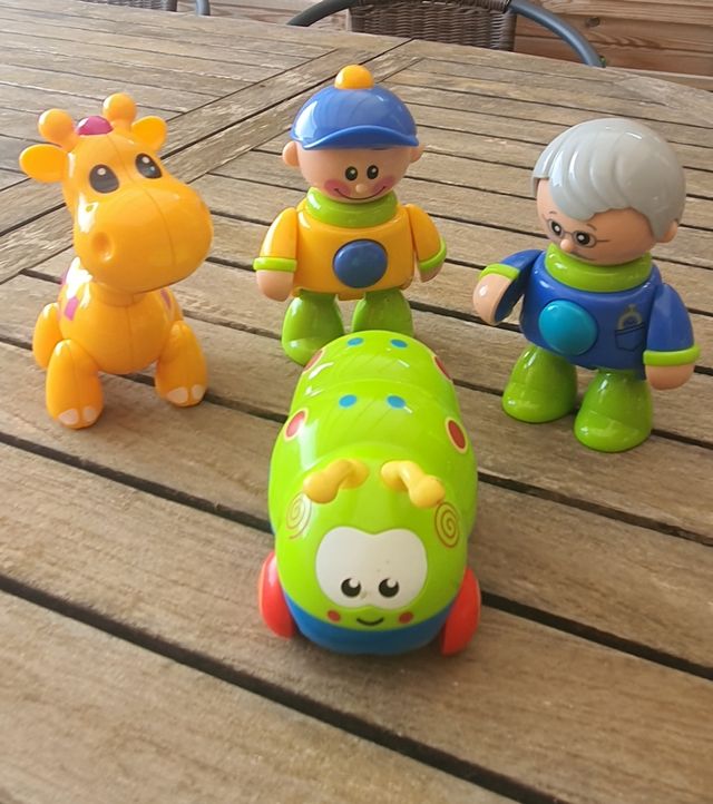 Garaje BeepBeep y muñecos Tolo