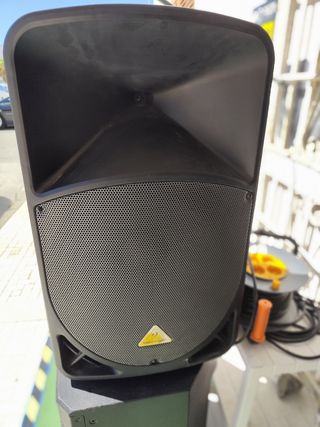 Altavox autoamplicado alta gama