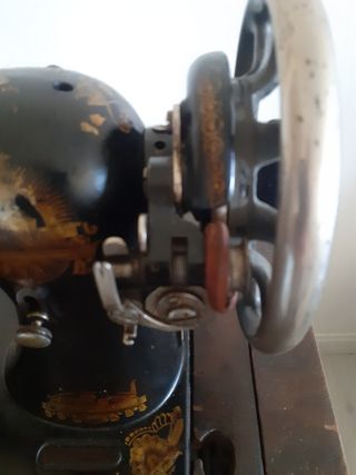 Singer antigua con mueble