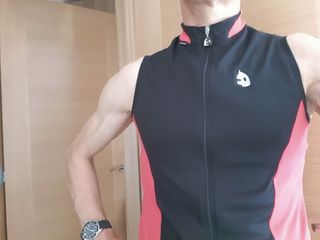 Chaleco/Maillot sin mangas y culotte de Etxeondo.