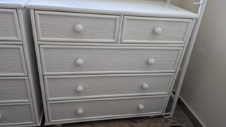 Dos mesitas de noche y cómoda a juego