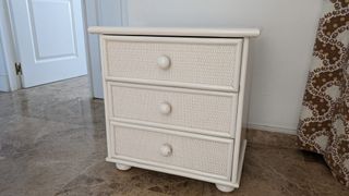 Dos mesitas de noche y cómoda a juego