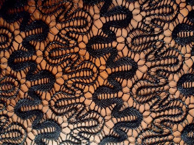 ANTIGUO MANTONCILLO DE ENCAJE NEGRO