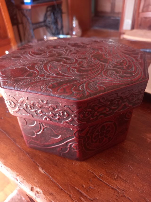 Portagioie, scatola, in vera pelle.