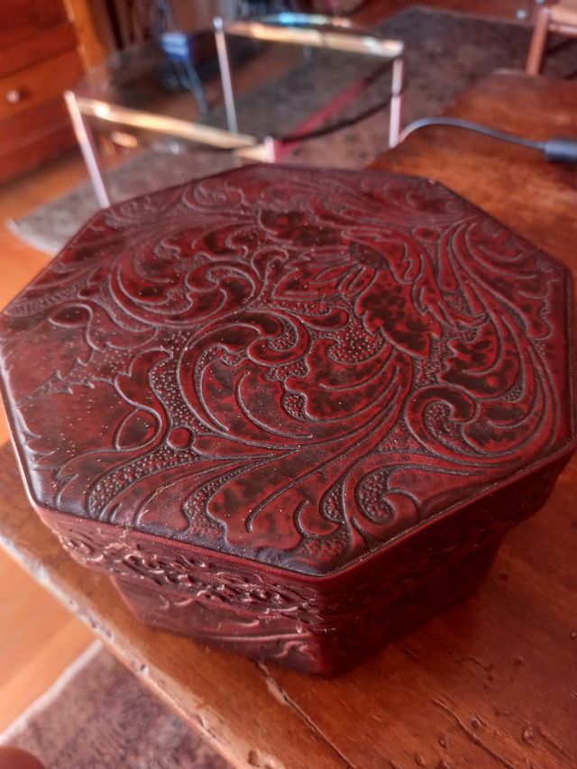 Portagioie, scatola, in vera pelle.