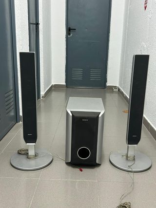Altavoces marca Sony con subwoofer