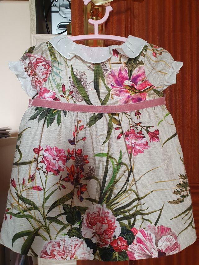Impresionante vestido Nanos flores 18m.
