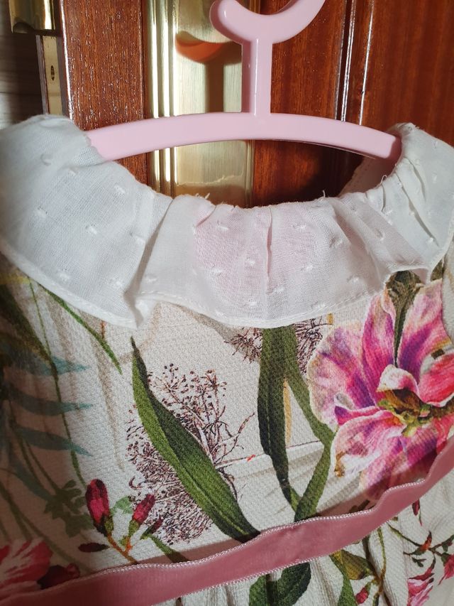 Impresionante vestido Nanos flores 18m.