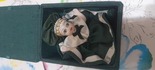 Bambolina in ceramica 