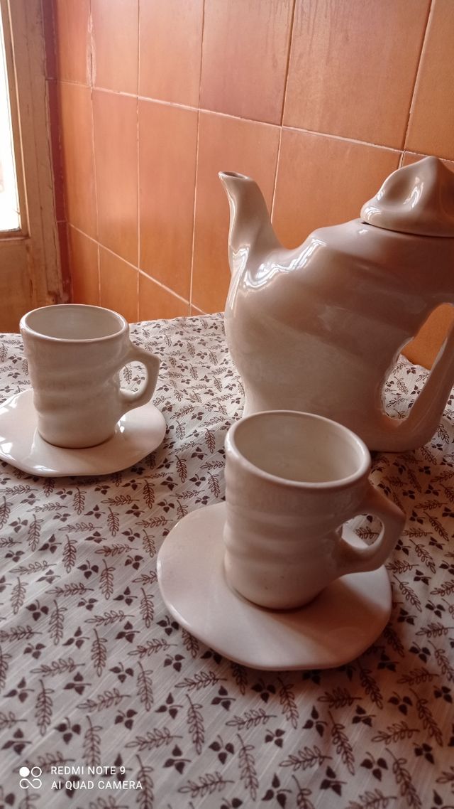 Tetera y 2 tacitas vintage estilo Gaudí