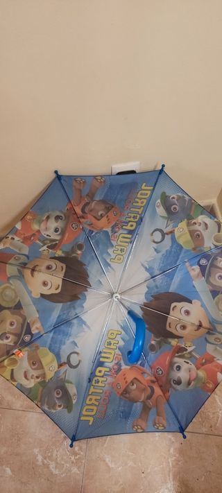 Paraguas infantil y otro de regalo