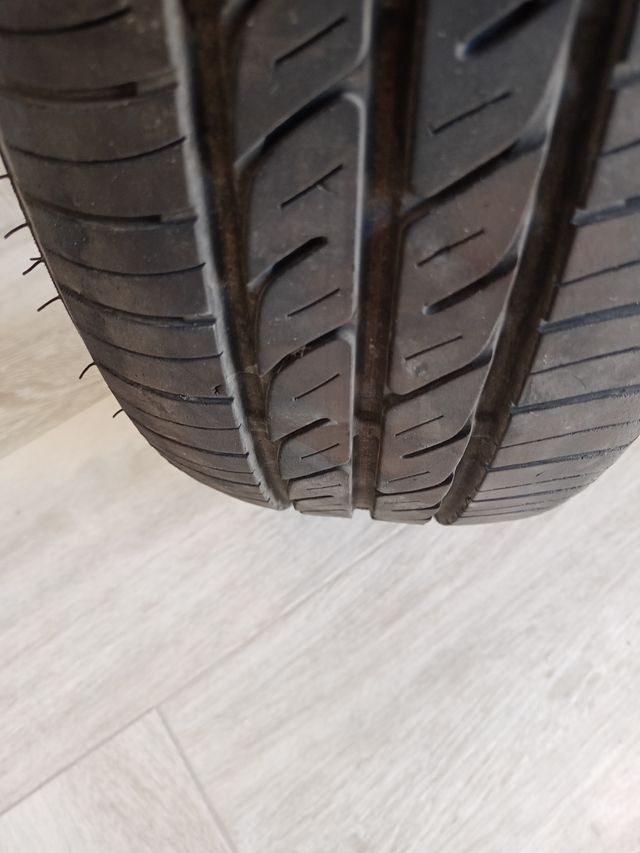 Se vende neumático 185/65/R14