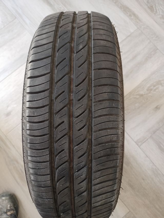 Se vende neumático 185/65/R14