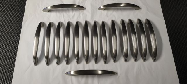 Maniglie mobili grigio satinato