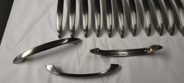 Maniglie mobili grigio satinato