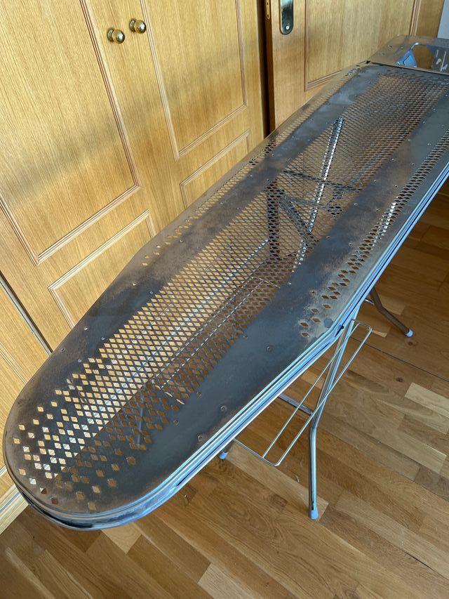 TABLA DE PLANCHAR CON BANDEJA. MARCA FRAMAR