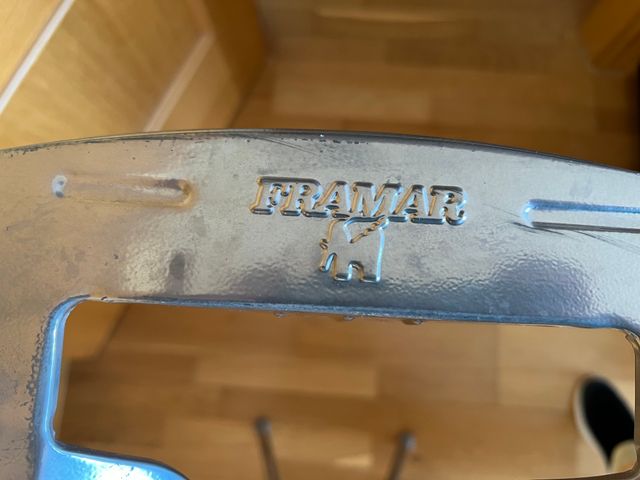 TABLA DE PLANCHAR CON BANDEJA. MARCA FRAMAR