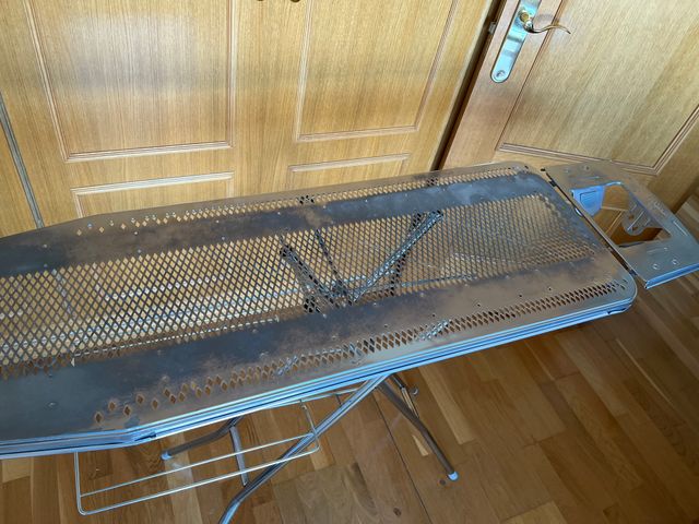 TABLA DE PLANCHAR CON BANDEJA. MARCA FRAMAR