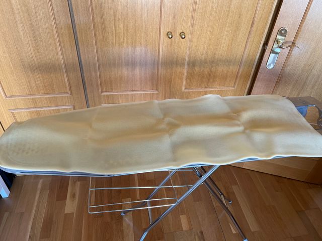 TABLA DE PLANCHAR CON BANDEJA. MARCA FRAMAR