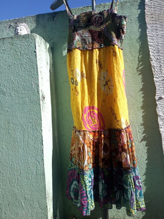 Vestido de flores lago medio con vuelo