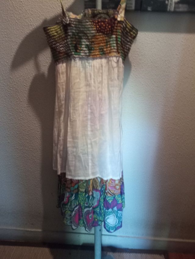 Vestido de flores lago medio con vuelo