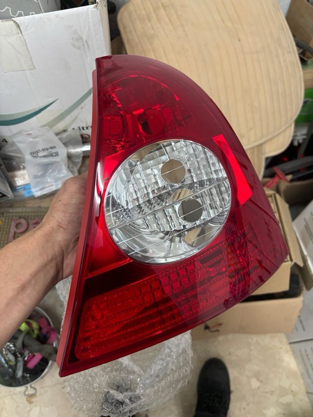 Piloto trasero derecho clio