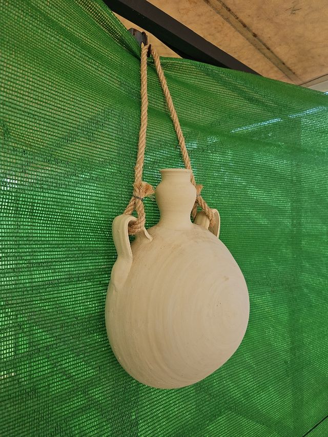 Botijo blanco con cuerda