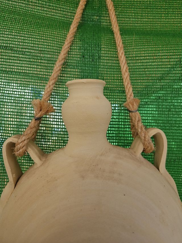 Botijo blanco con cuerda