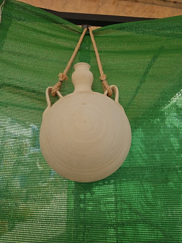 Botijo blanco con cuerda