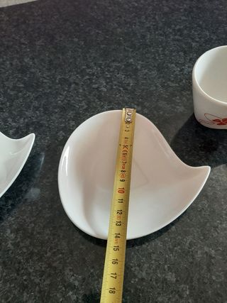 2 tazzine con piattini in porcellana