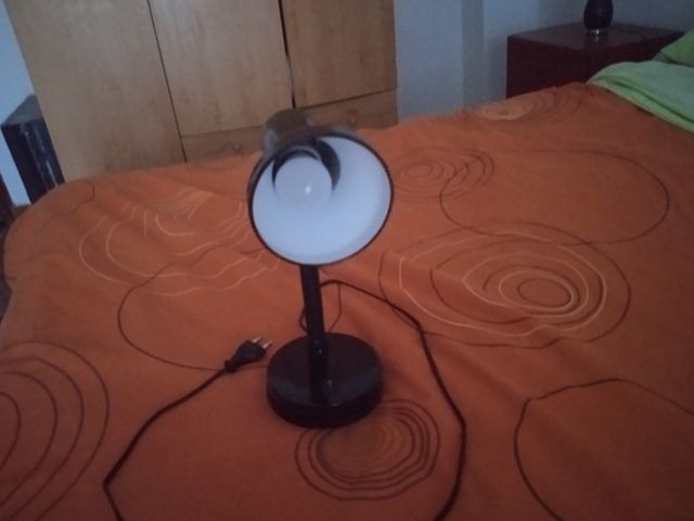 Lampara negra para escritorio