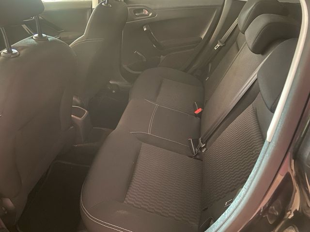 Peugeot 208 2016