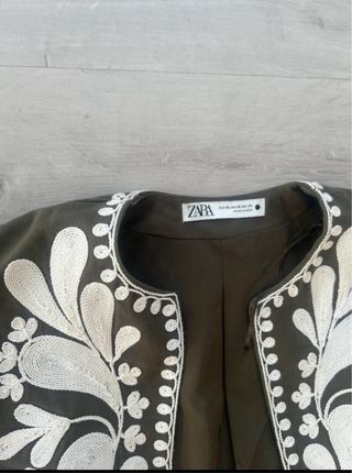 Chaleco bordado Zara