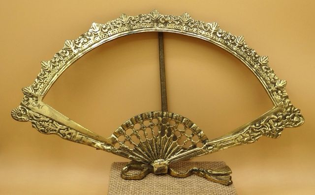 Abanico antiguo de bronce