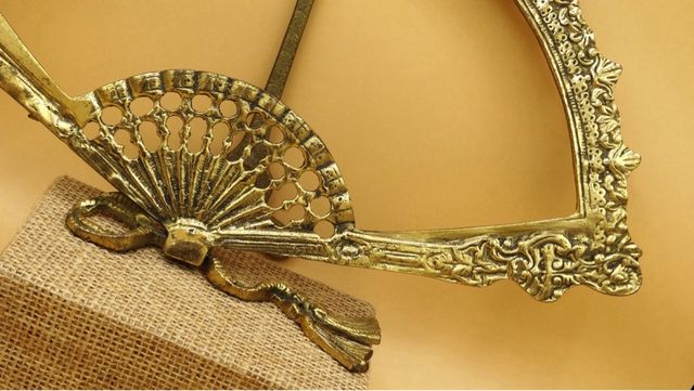 Abanico antiguo de bronce