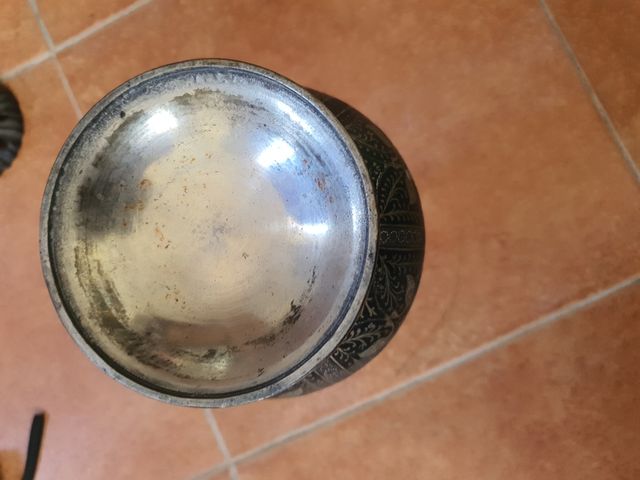 Anfora di metallo lavorata